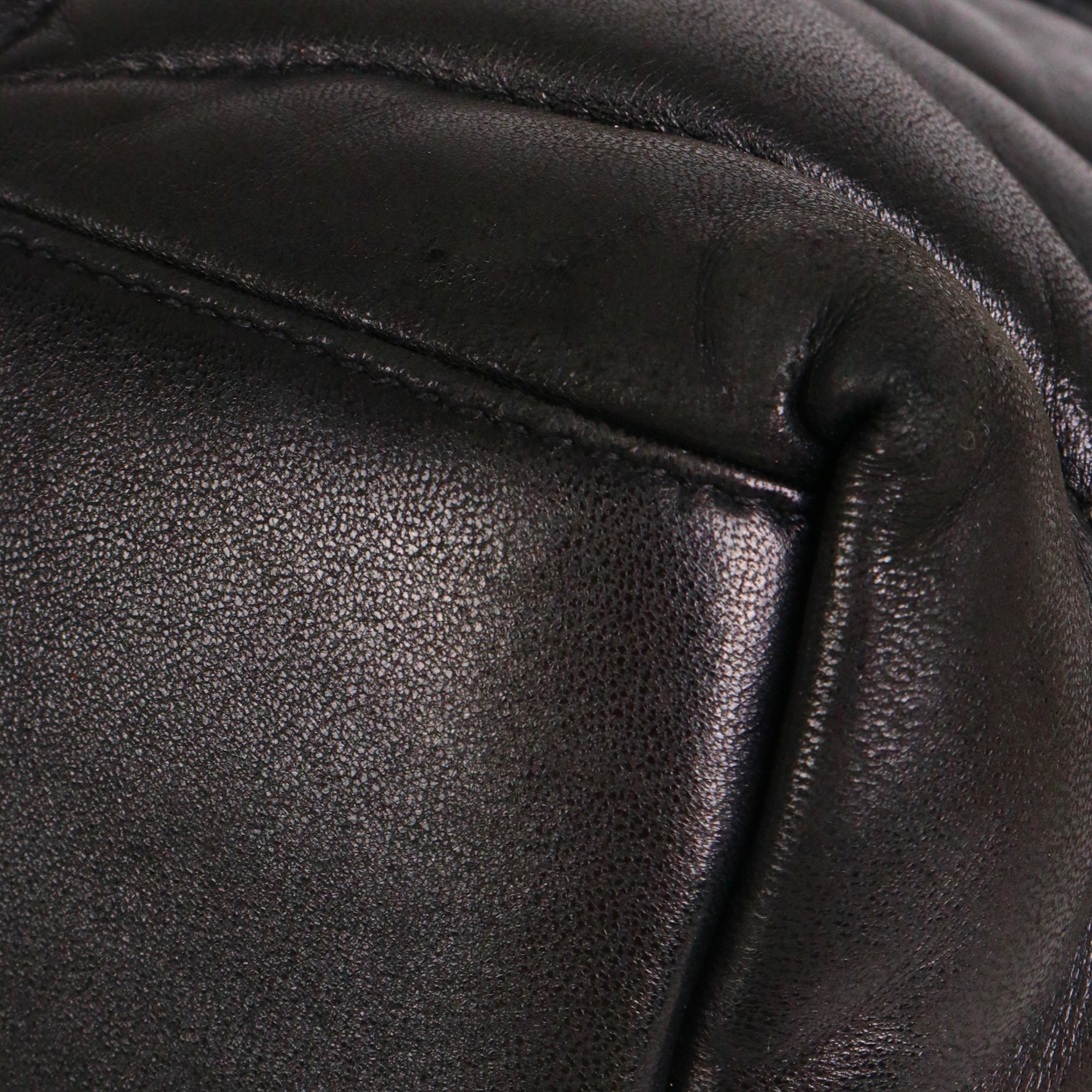 SAINT LAURENT - Sac à bandoulière Puffer medium Saint Laurent en cuir noir