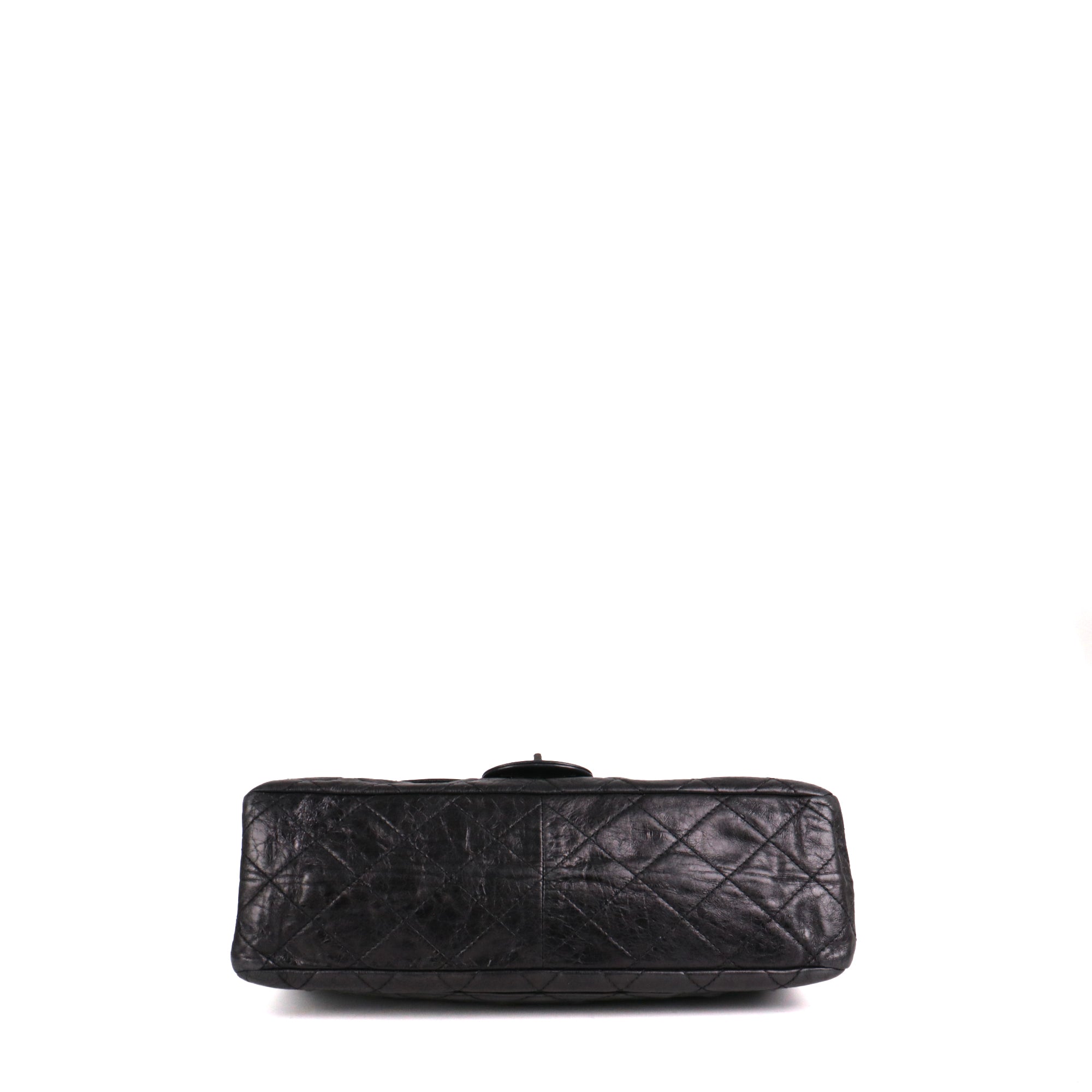 CHANEL - Sac à bandoulière 2.55 Chanel Maxi en cuir froissé noir