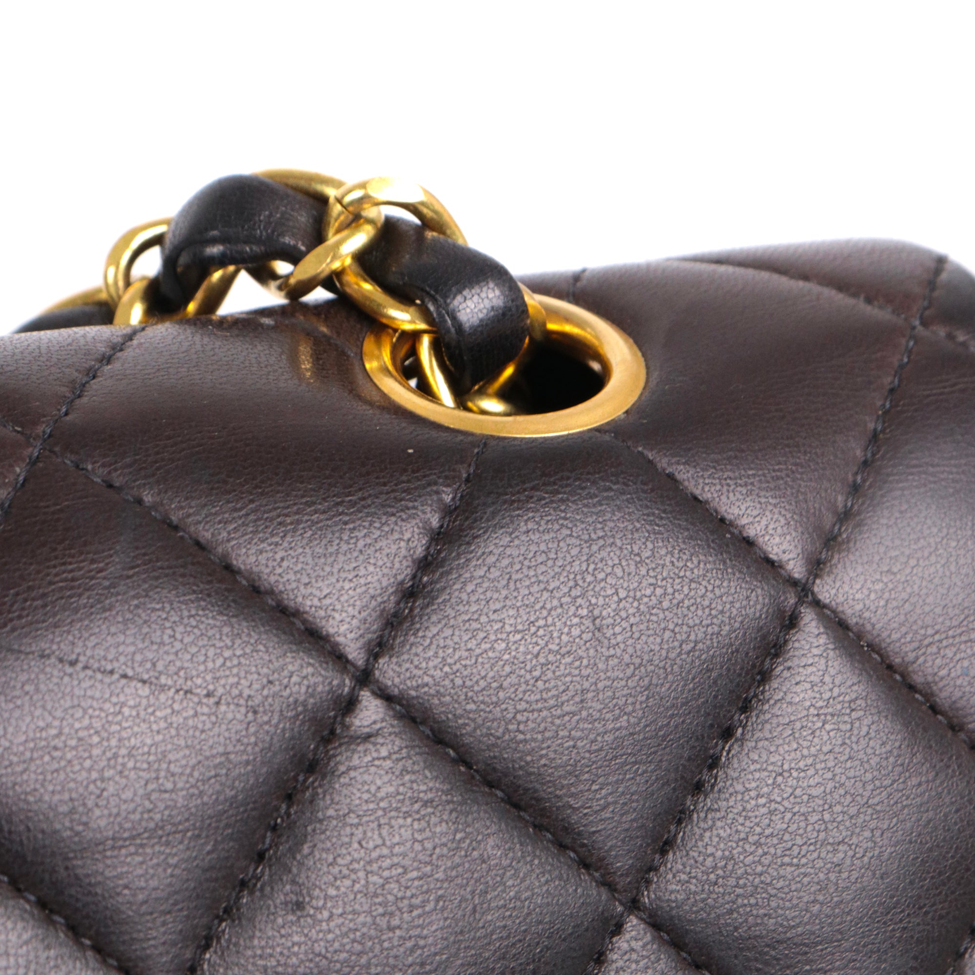 CHANEL - Sac à main Timeless/Classique medium Chanel double flap en cuir matelassé noir vintage