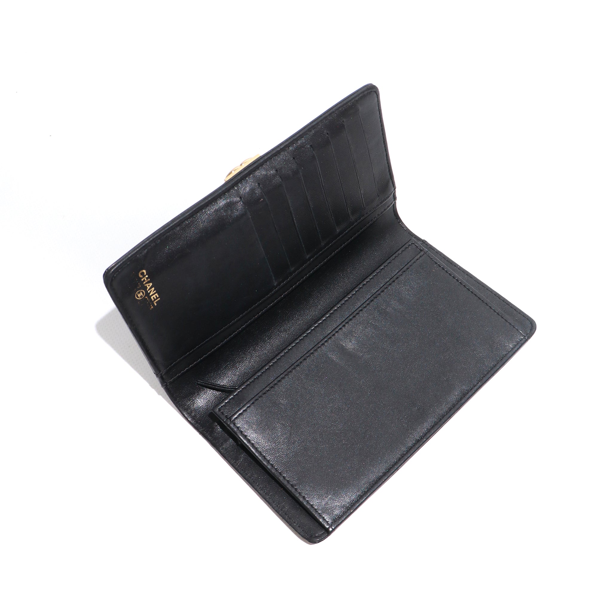 CHANEL - Boy wallet in patent quilted leather