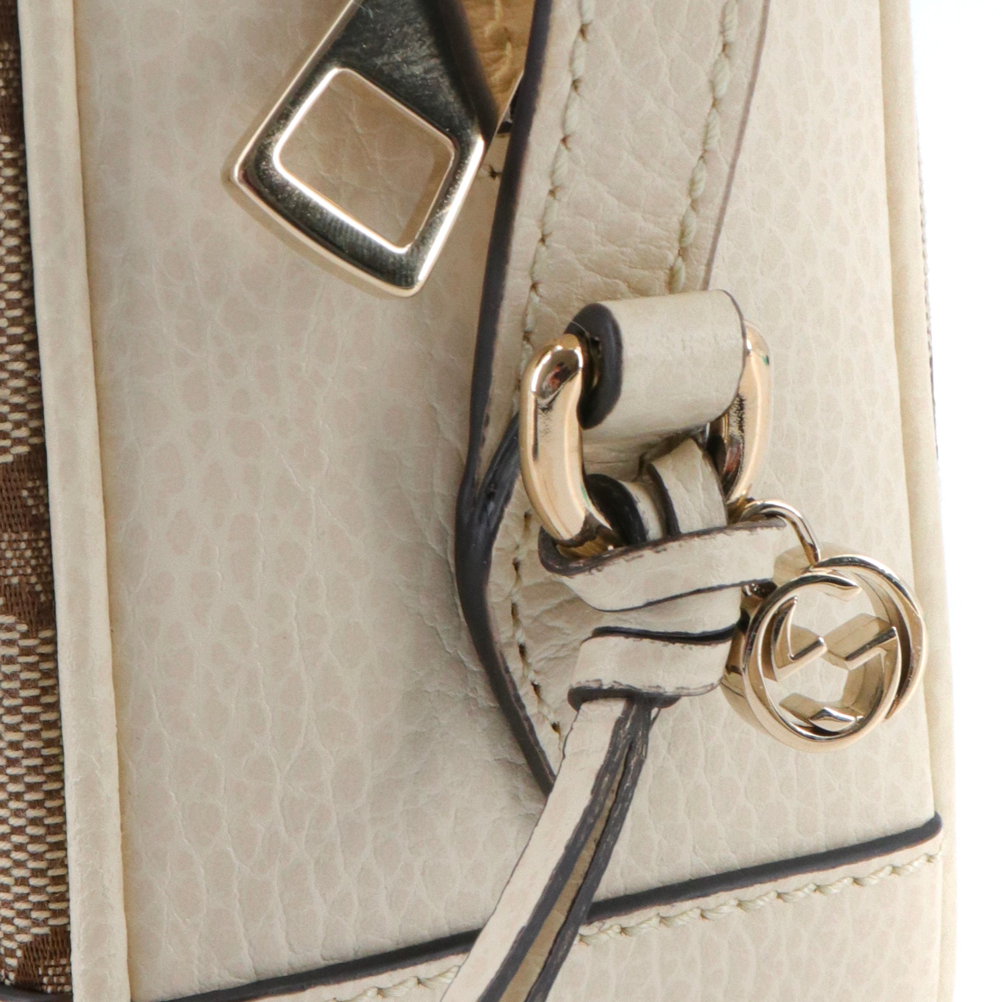GUCCI - Gucci Bree shoulder bag in beige monogrammed canvas