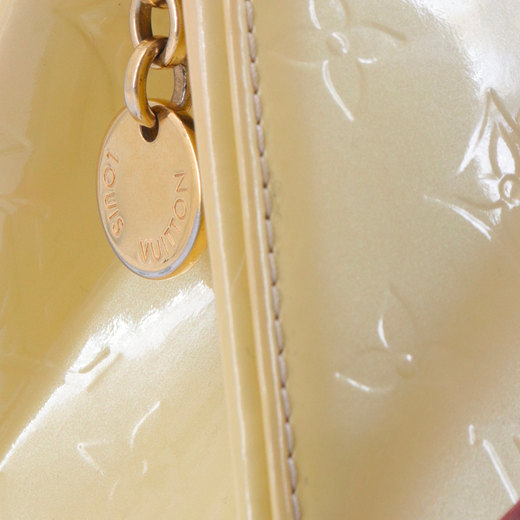 LOUIS VUITTON - Louis Vuitton Brea handbag in yellow patent leather