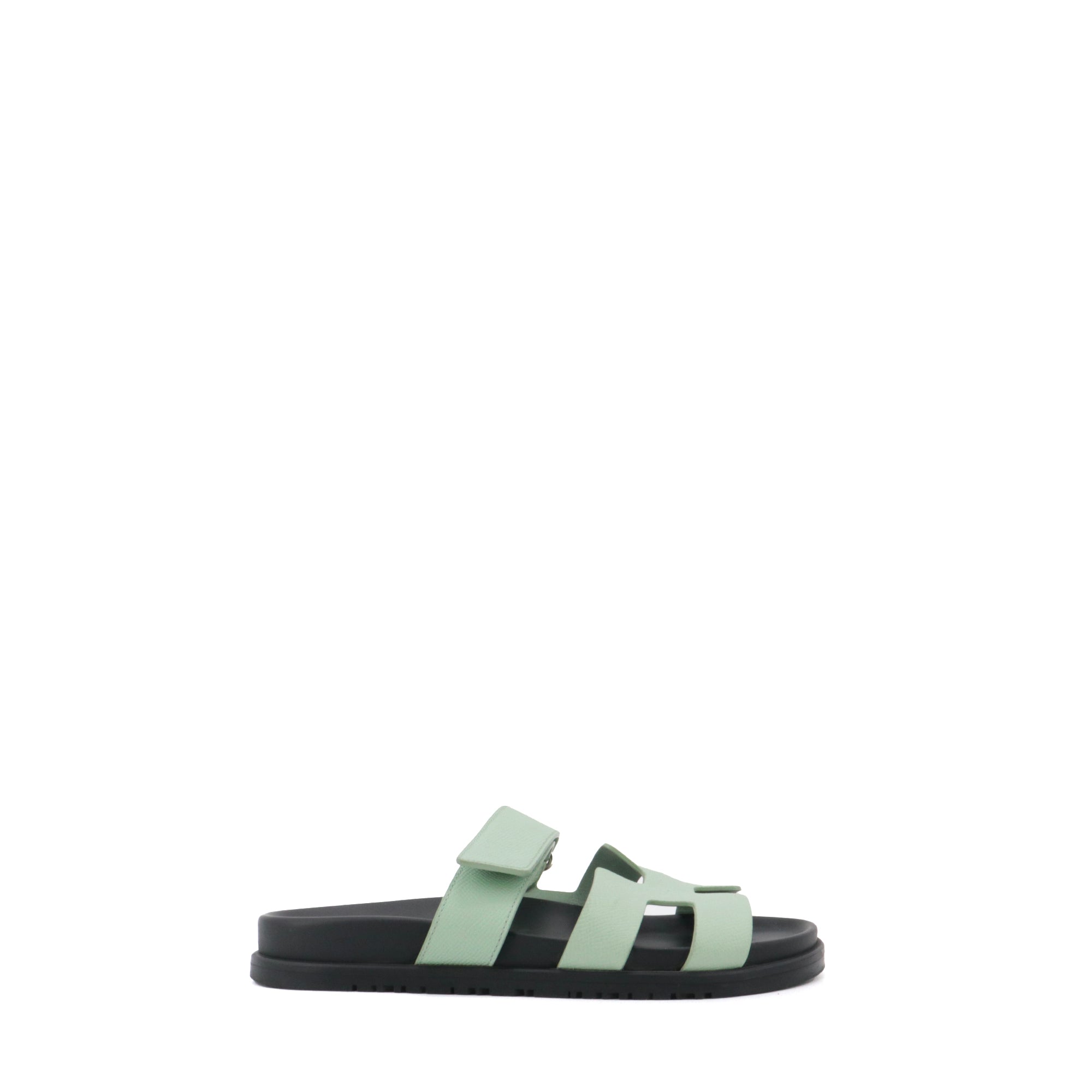 HERMÈS - Sandales Chypre Hermès en cuir epsom mint green (T38)
