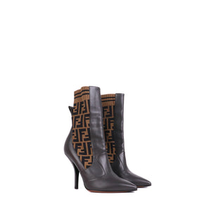 CHANEL - Chanel CC ankle boots in black lambskin (T34.5)