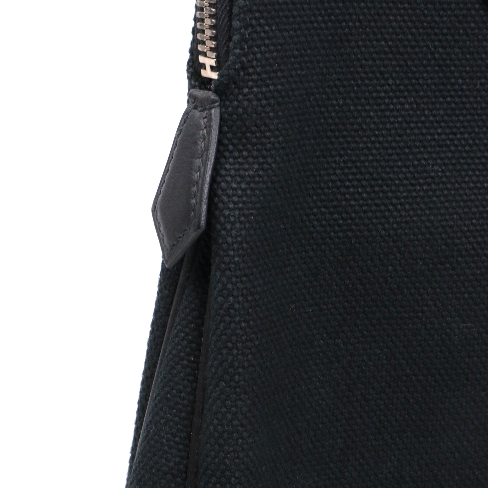 HERMÈS - Sac à main Ibu Hermès en toile noire