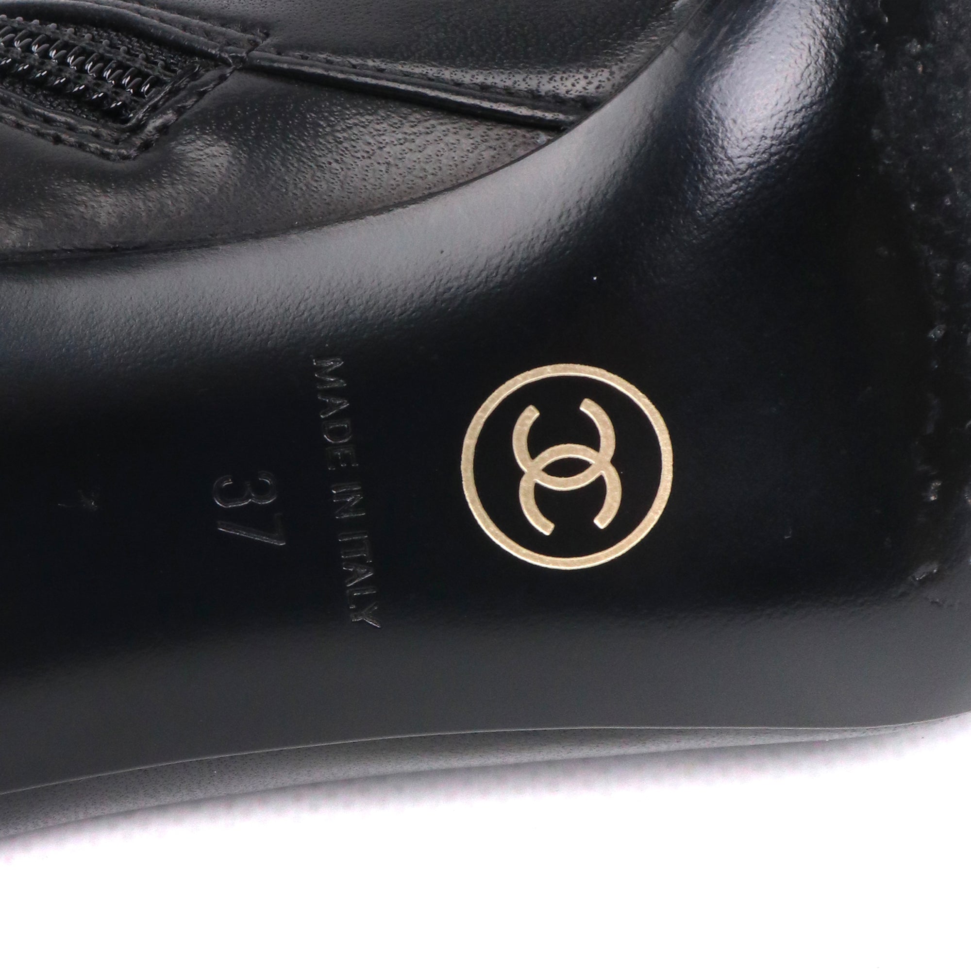 CHANEL - Chanel CC ankle boots in black lambskin (T34.5)