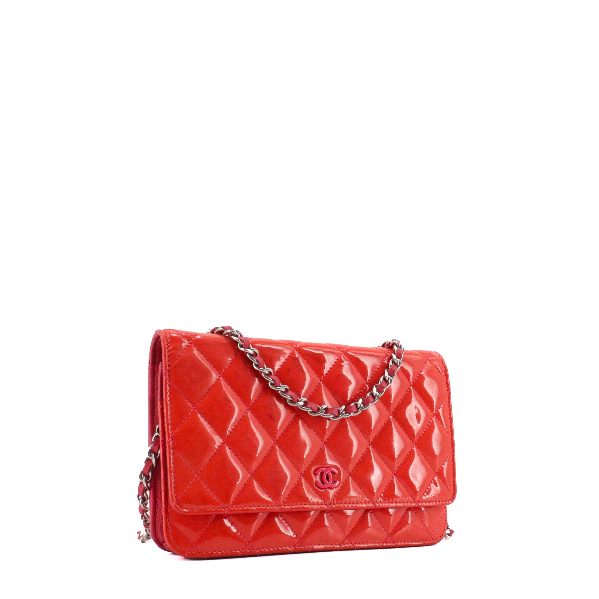 CHANEL - Sac à bandoulière Wallet On Chain Chanel en cuir verni rose