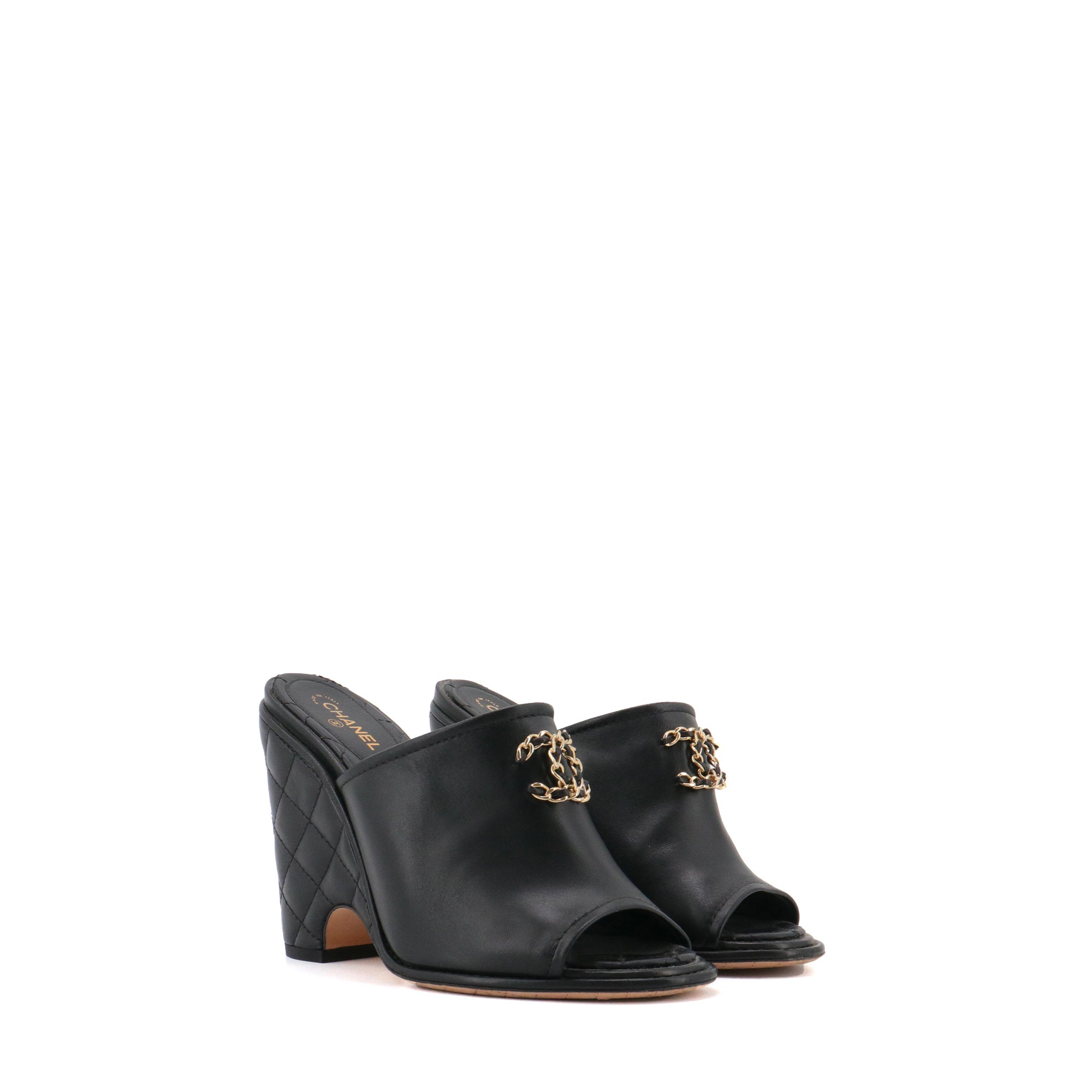 CHANEL - Chanel 19 sandals in black quilted leather (size 39.5)