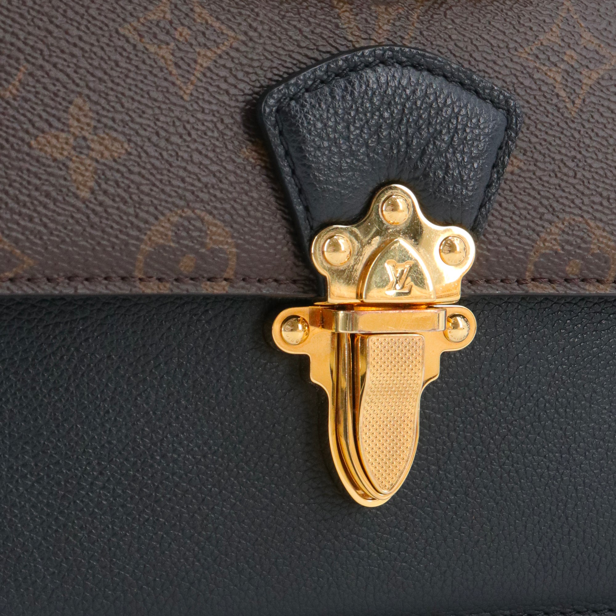 LOUIS VUITTON - Louis Vuitton Victoire shoulder bag in monogrammed canvas and black leather
