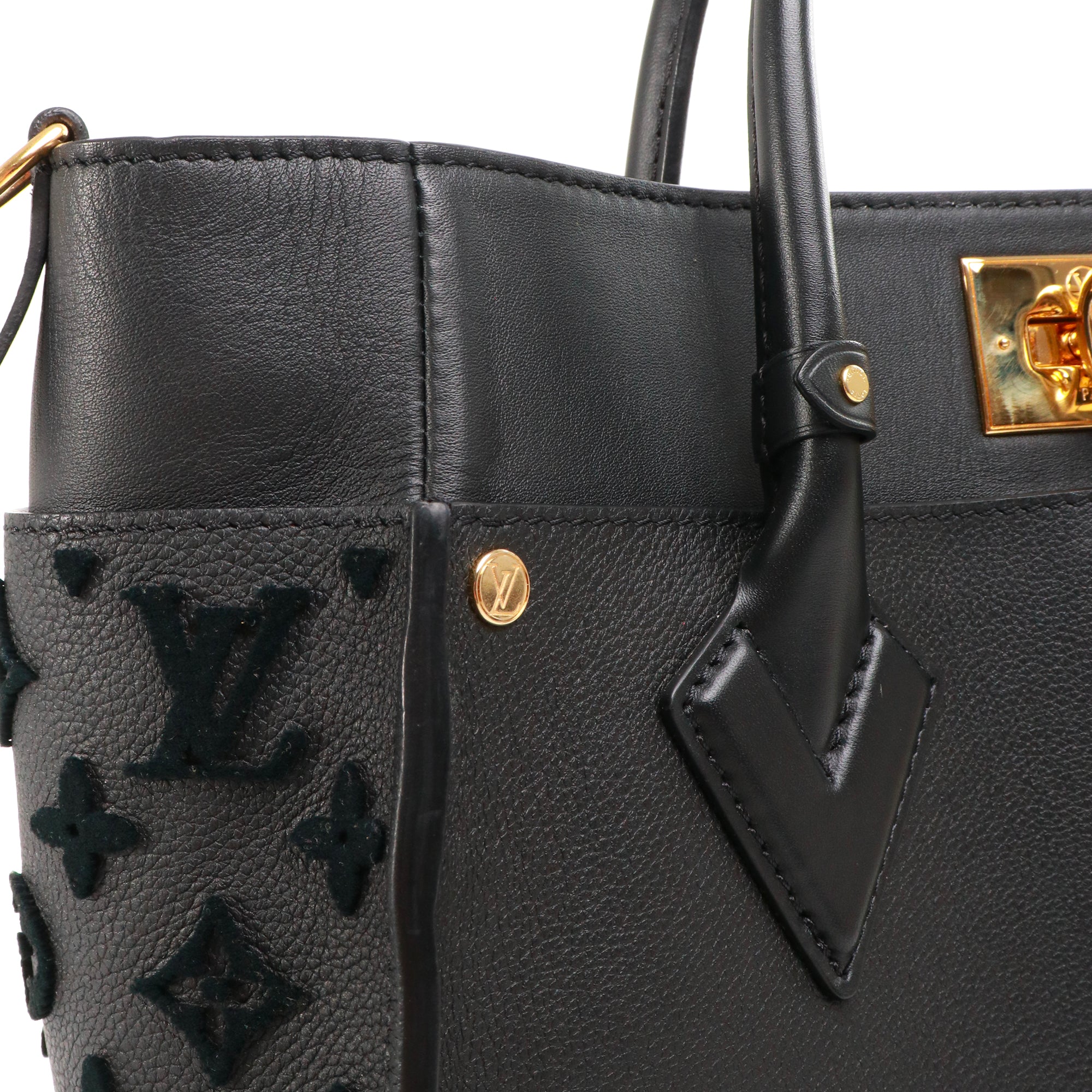 LOUIS VUITTON - Cabas My Side handbag in black grained leather