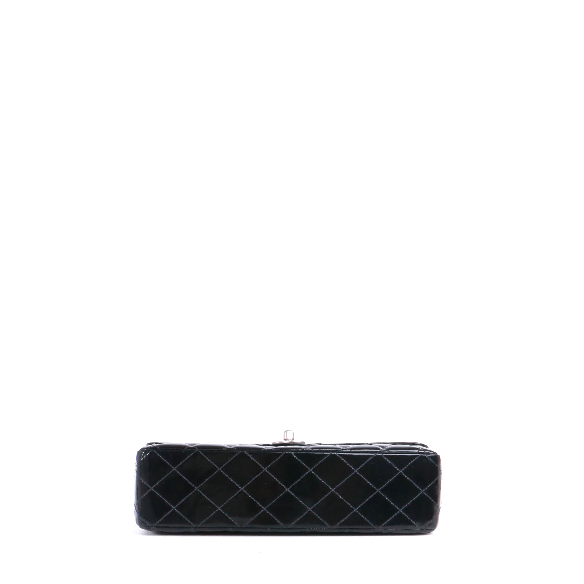 CHANEL - Sac à main Timeless 25 double flap Chanel en cuir matelassé noir verni