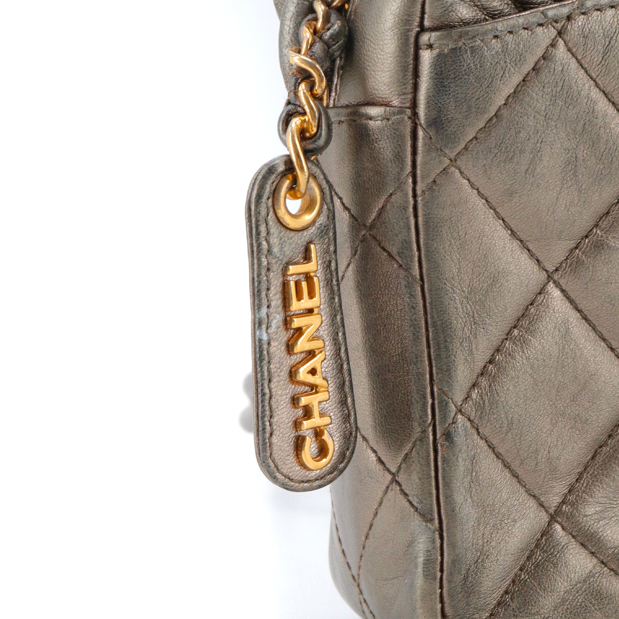 CHANEL - Sac à bandoulière Caméra Chanel en cuir mordoré vintage