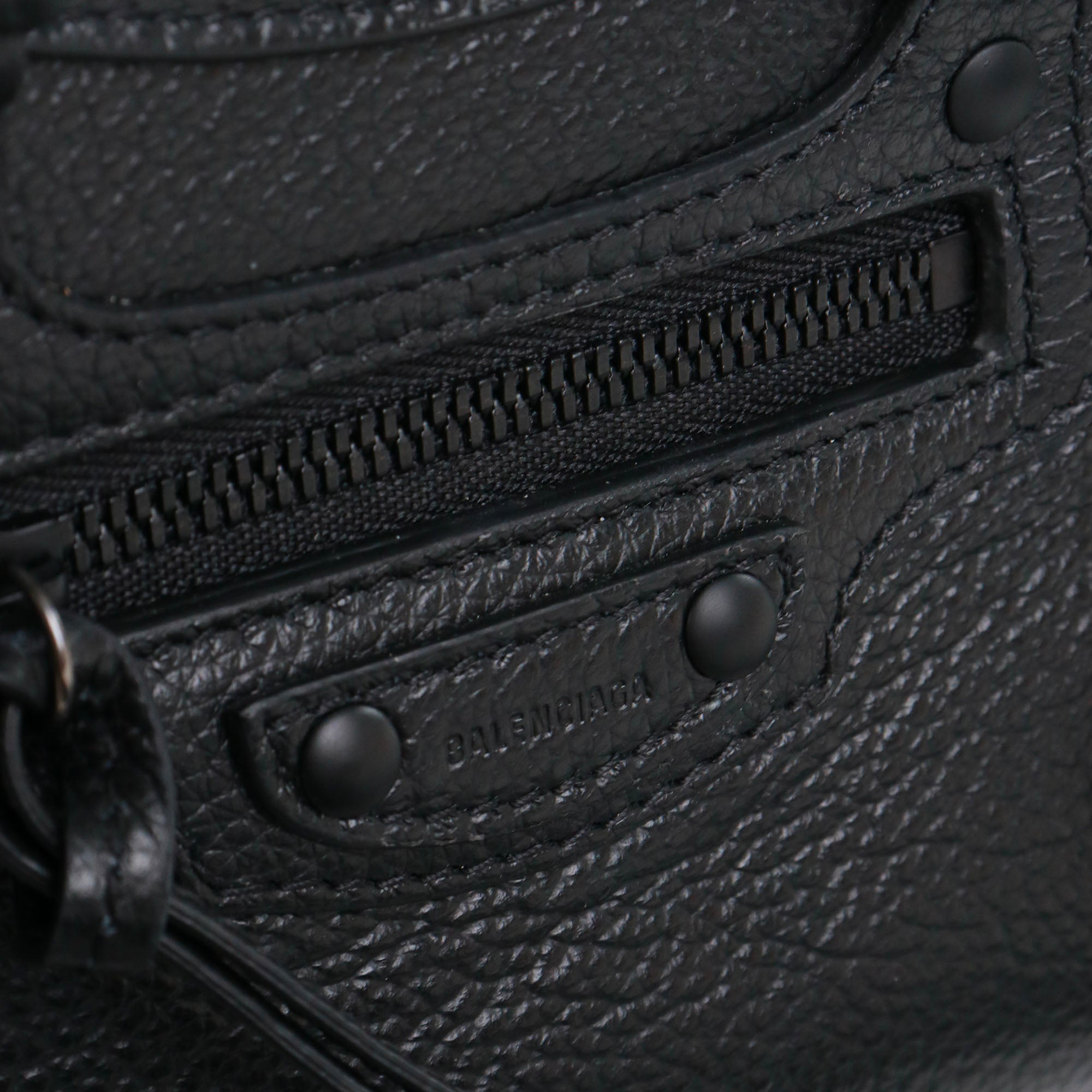 BALENCIAGA - Neo Classic nano shoulder bag in black grained leather