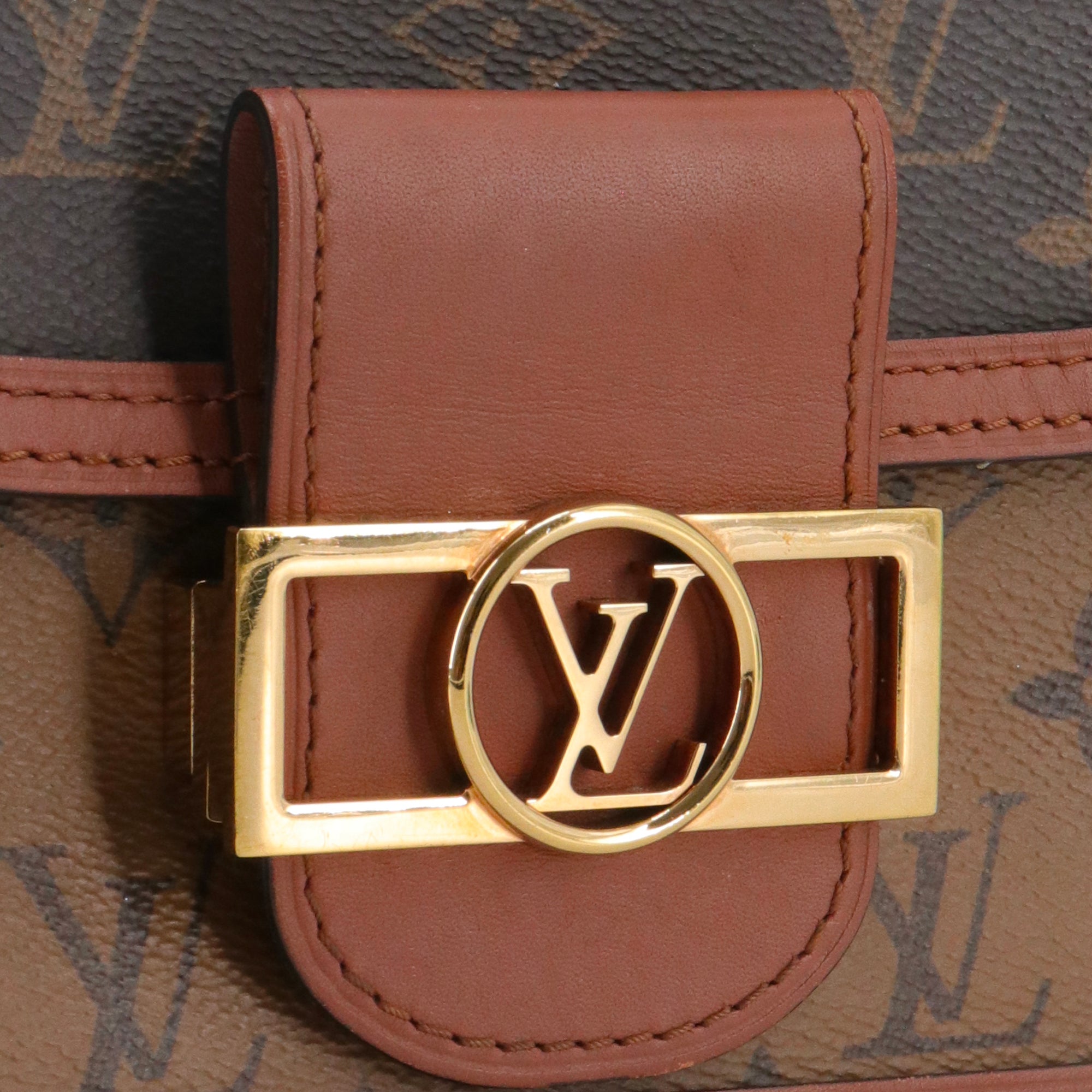 LOUIS VUITTON - Louis Vuitton Dauphine mini shoulder bag in monogrammed canvas