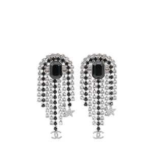 CHANEL - Boucles d'oreilles Chanel ornées de diamants