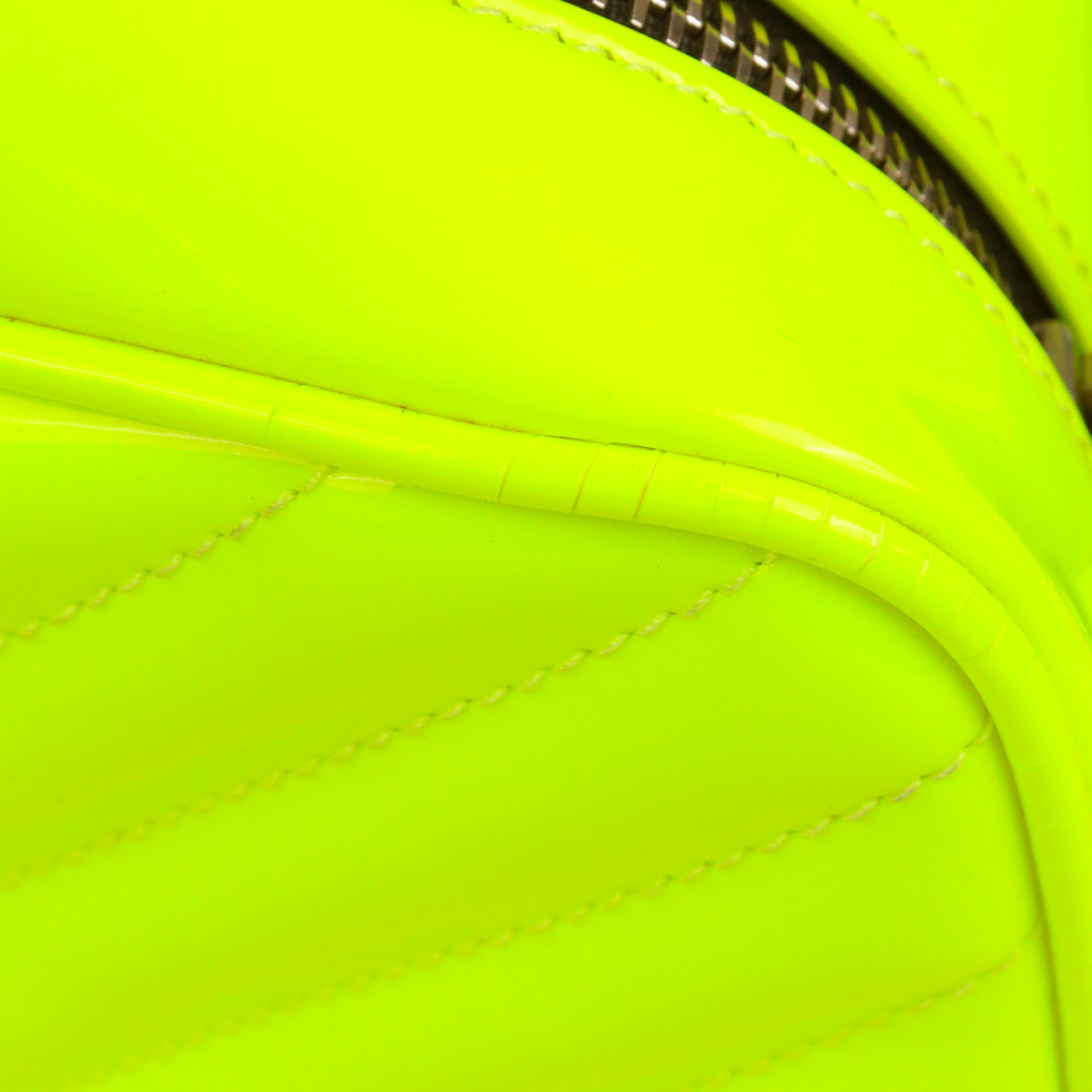 SAINT LAURENT - Sac à bandoulière Lou Saint Laurent en cuir verni jaune fluo