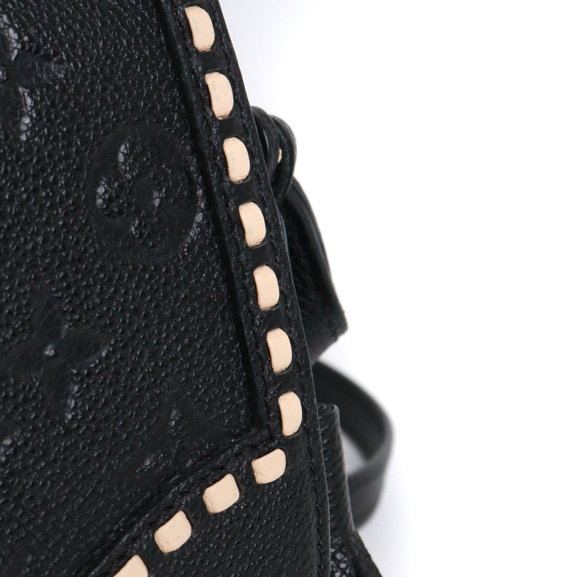 LOUIS VUITTON - Sac à bandoulière Junot Louis Vuitton en cuir grainé empreinte noir