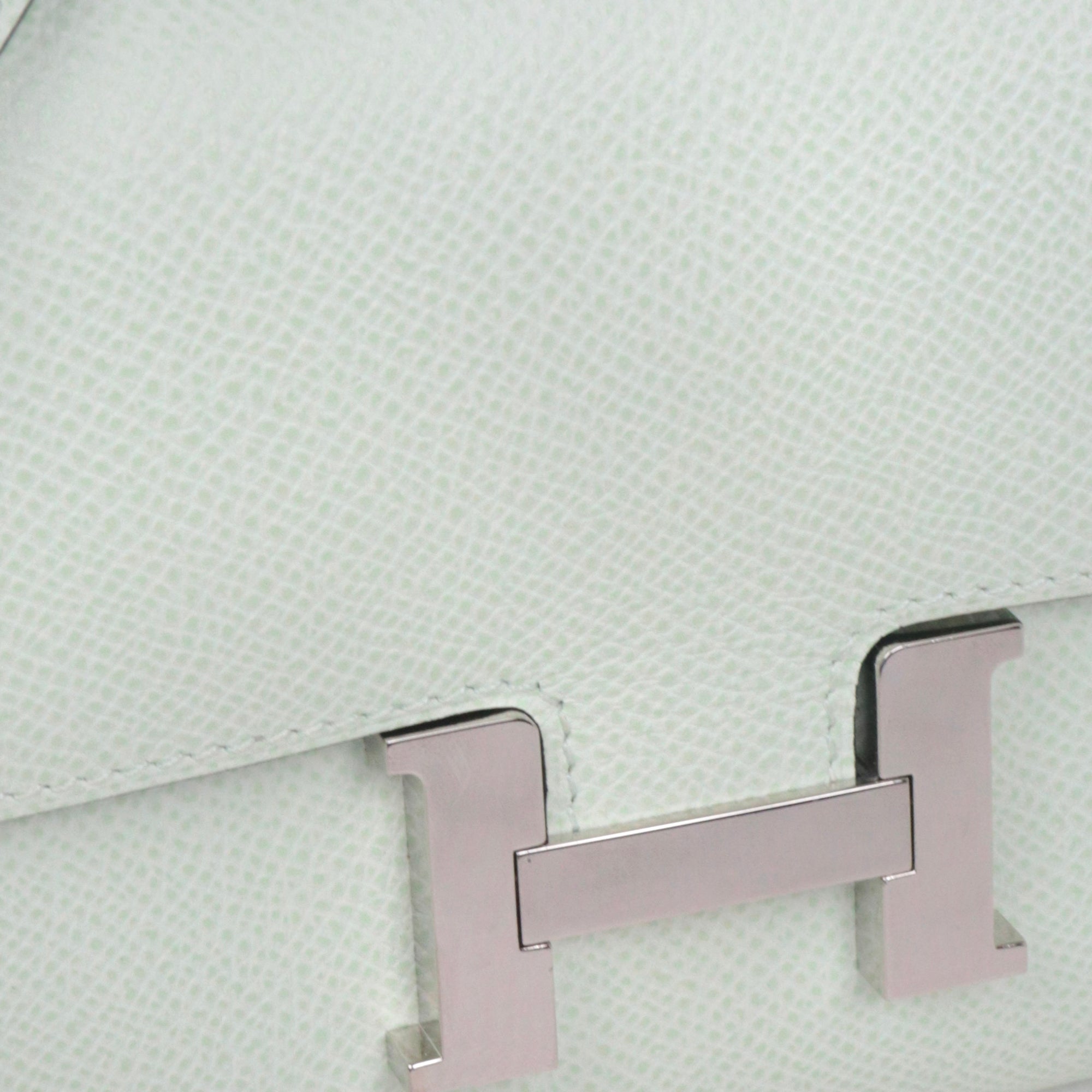 HERMÈS - Sac à bandoulière Constance To Go Hermès en cuir epsom vert fizz
