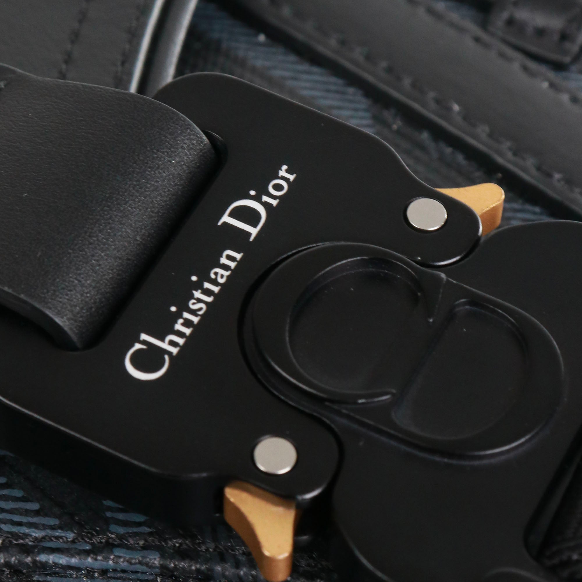 DIOR - Roller shoulder bag in navy blue grained leather