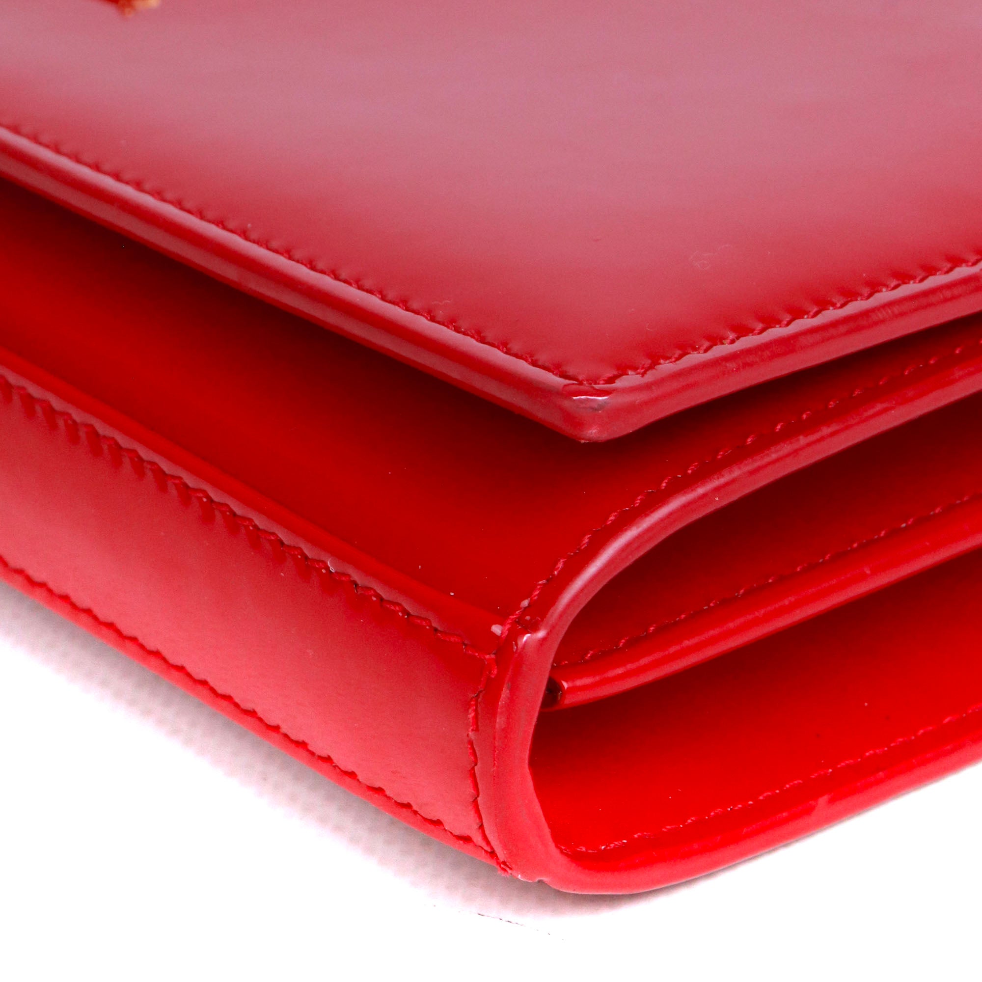 SAINT LAURENT - Sac à bandoulière Kate medium Saint Laurent cuir verni rouge