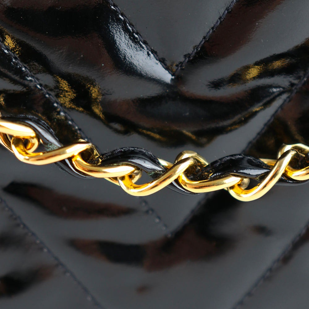 CHANEL - Vintage patent leather shoulder bag