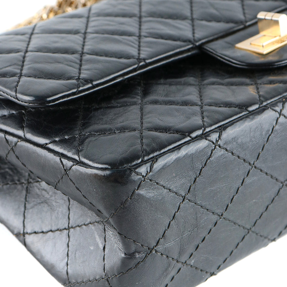 CHANEL - Sac à main 2.55 en cuir matelassé noir