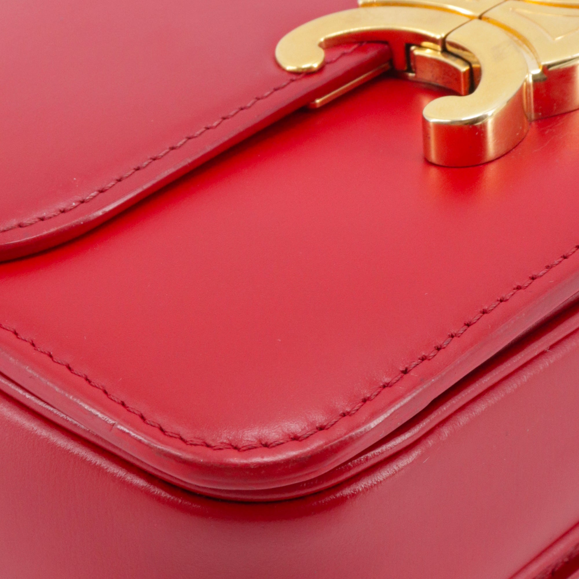 CELINE - Sac à bandoulière Triomphe teen Celine en cuir box rouge