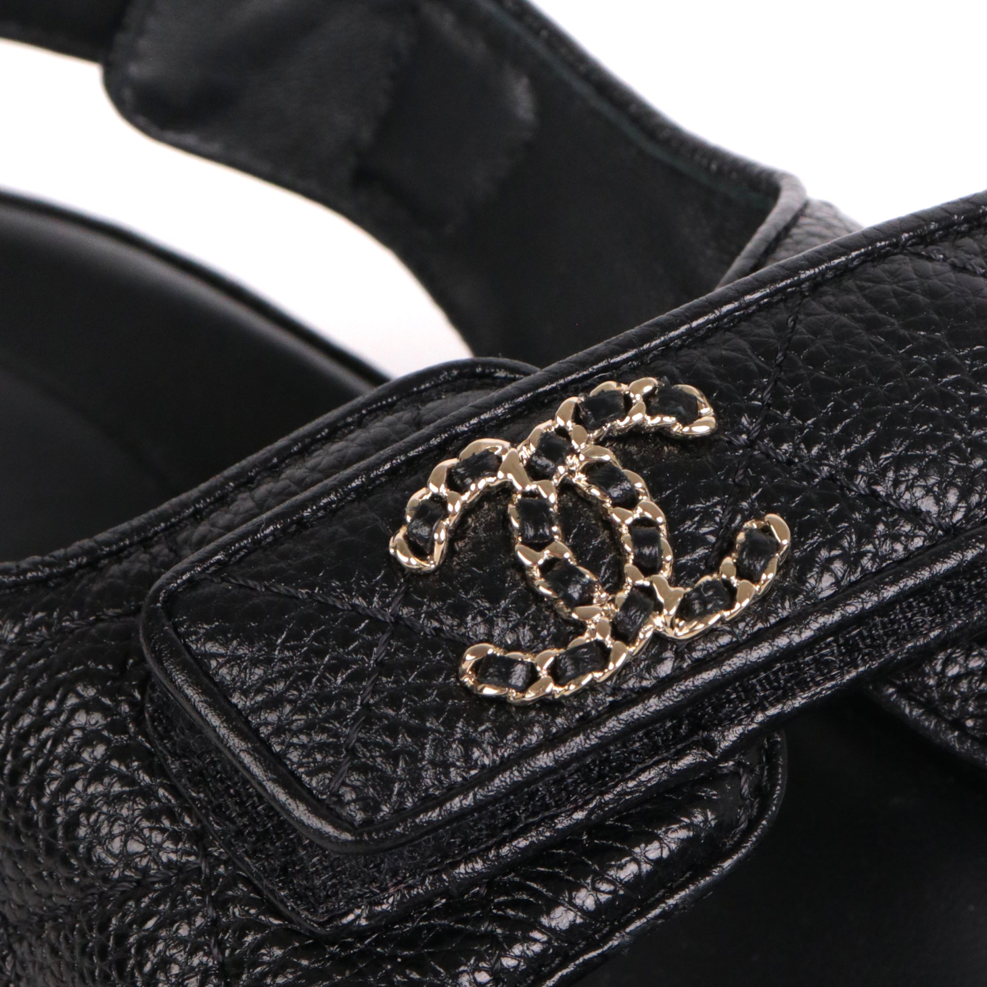 CHANEL - Sandales Dad Chanel en cuir caviar noir (T39)