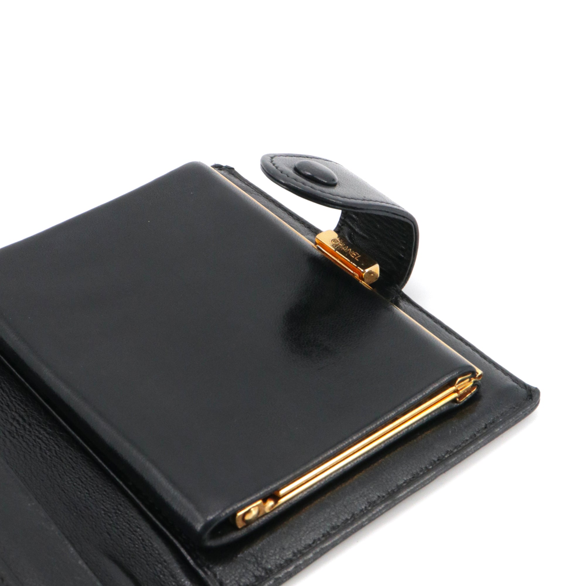 CHANEL - Black quilted leather wallet