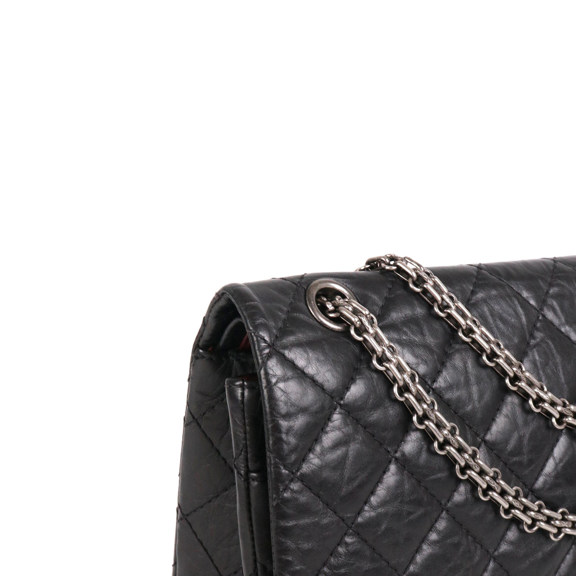 CHANEL - Sac à bandoulière 2.55 Chanel medium en cuir froissé noir