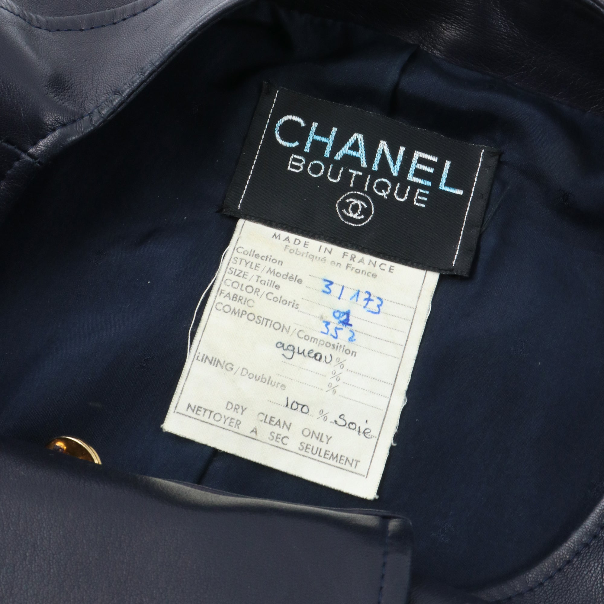 CHANEL - Ensemble veste et jupe en cuir d'agneau bleu marine (XS)