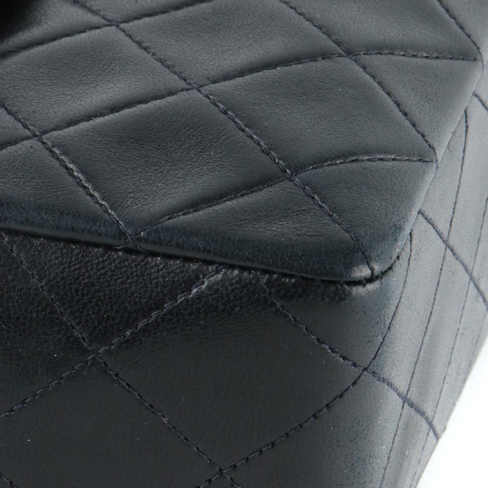 CHANEL - Sac à main Timeless mini rectangle en cuir lisse noir