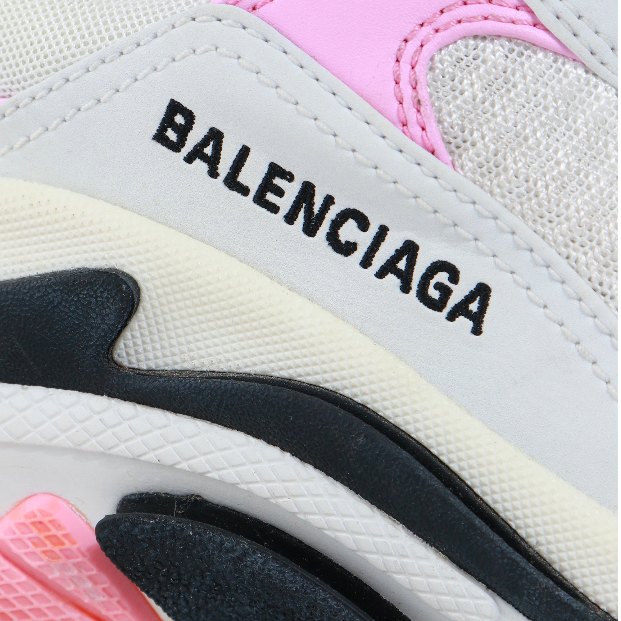 BALENCIAGA - Baskets Triple S blanches et roses (T37)