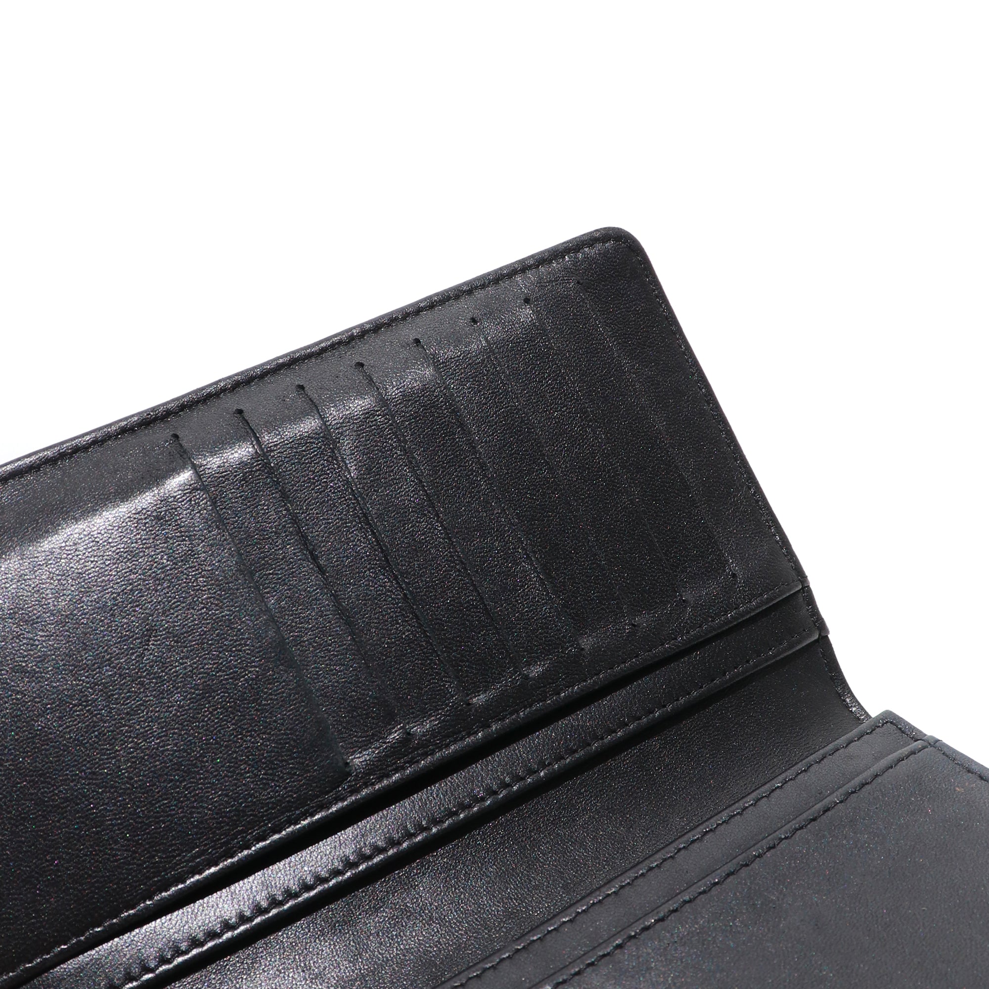 CHANEL - Boy wallet in patent quilted leather
