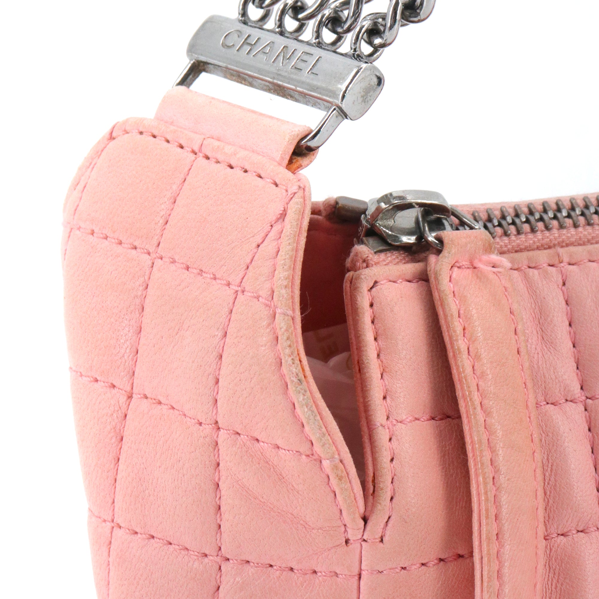 CHANEL - Chanel Chocolate Bar Multiple Chain Shoulder Bag in Vintage Pale Pink Leather