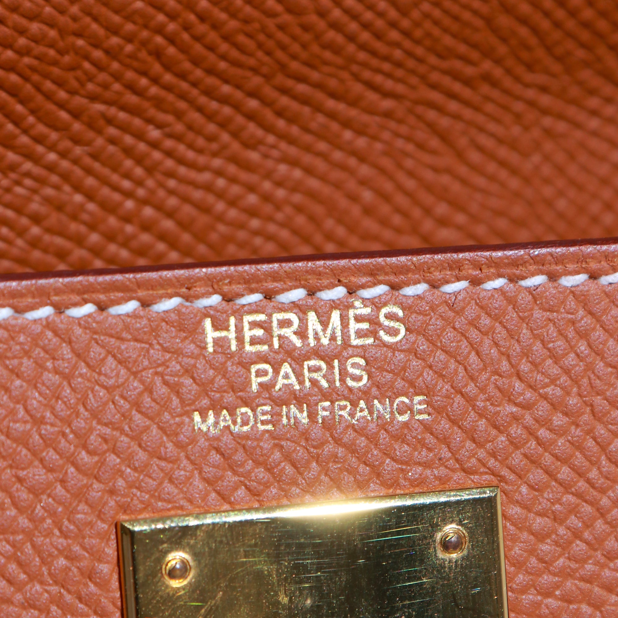 HERMÈS - Sac à main Kelly 32 en cuir epsom gold sellier