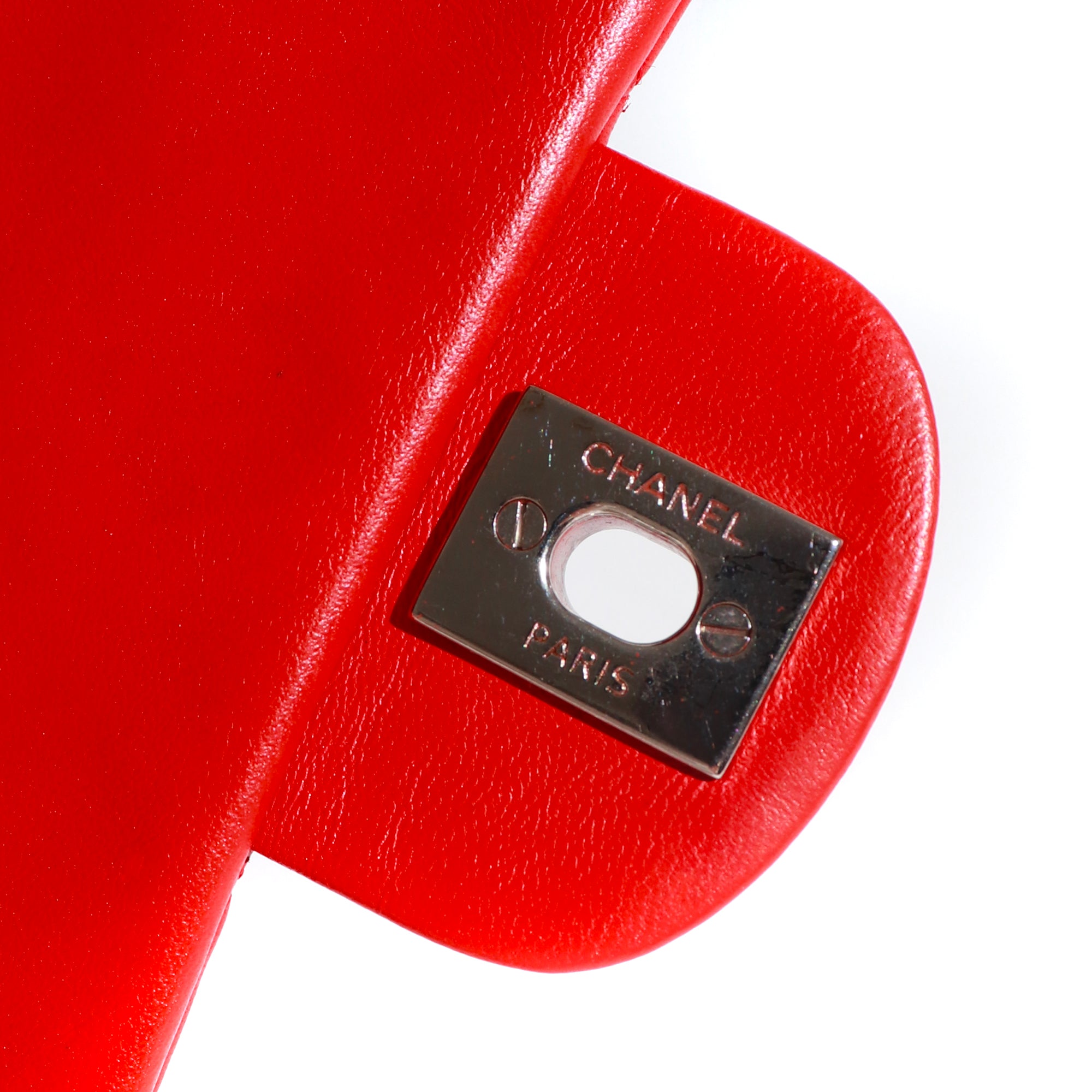 CHANEL - Sac à main Timeless Mini Rectangle en cuir rouge