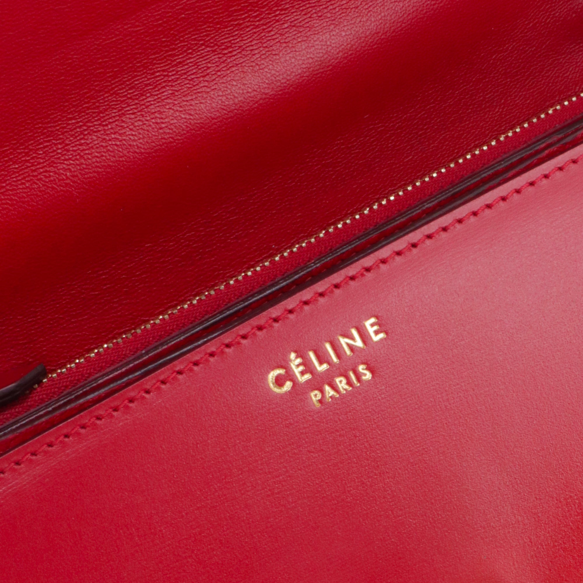CELINE - Sac à bandoulière Classic Box MM Celine en cuir rouge