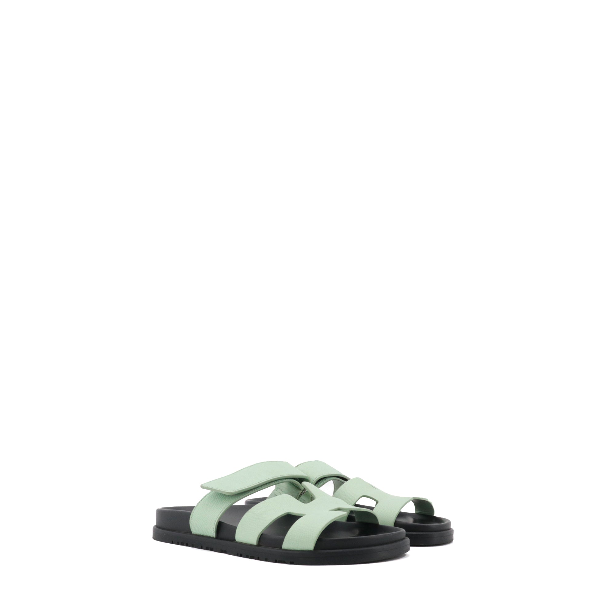 HERMÈS - Sandales Chypre Hermès en cuir epsom mint green (T38)