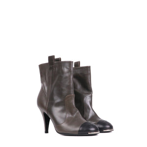 CHANEL - Chanel CC ankle boots in black lambskin (T34.5)
