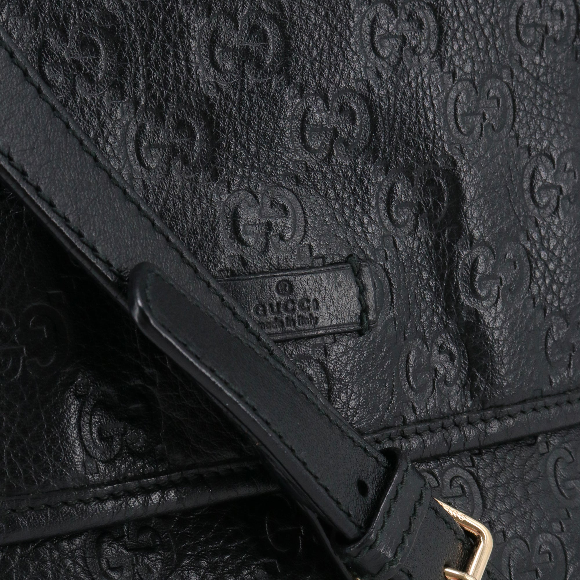 GUCCI - Guccissima Gucci shoulder bag in black embossed leather