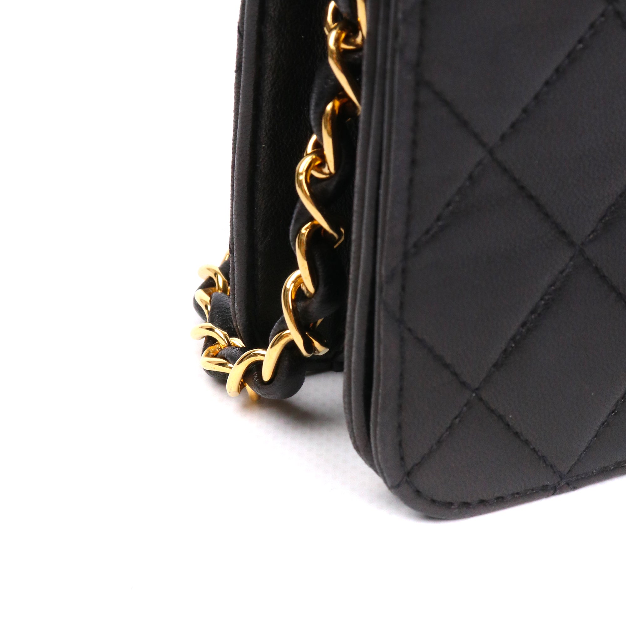 CHANEL - Sac à bandoulière Wallet On Chain Chanel en cuir lisse noir vintage