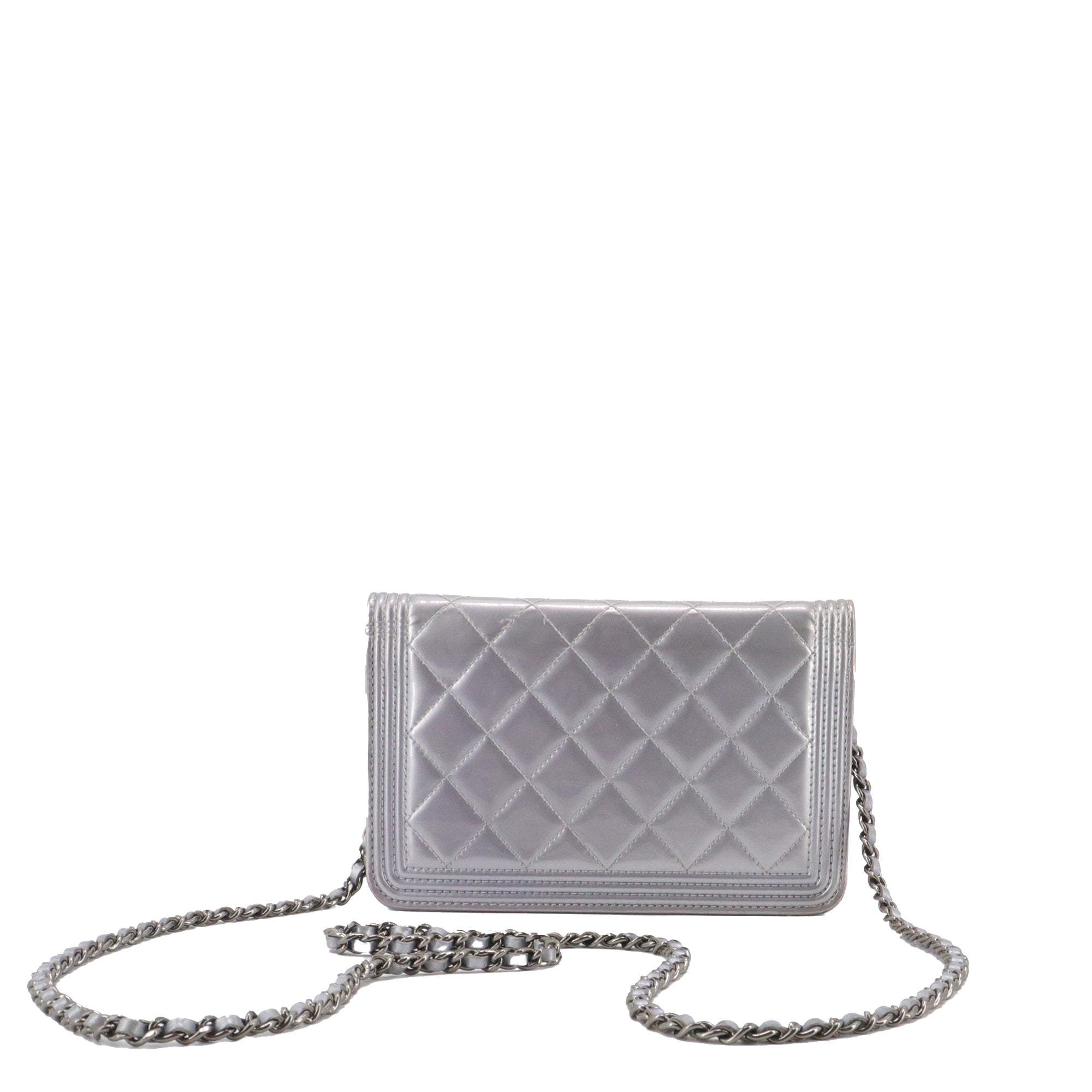 CHANEL - Sac à bandoulière Wallet On Chain Boy Chanel en cuir verni argenté