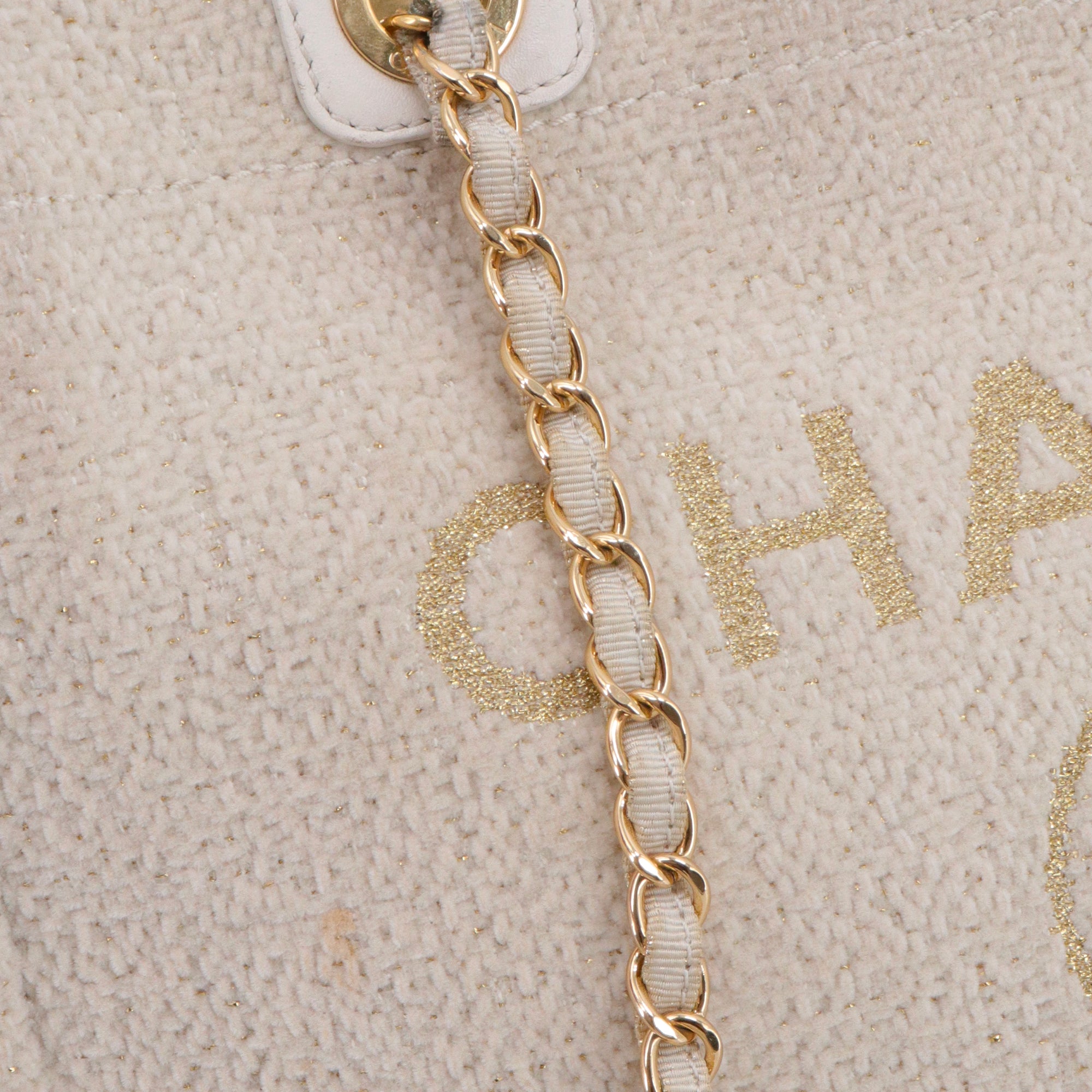 CHANEL - Sac Cabas Deauville Chanel en tweed beige