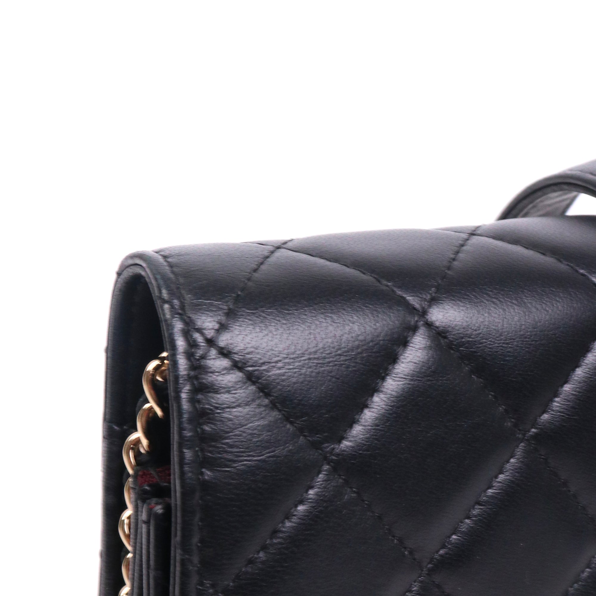 CHANEL - Sac Wallet On Chain Classique/Timeless Square Chanel en cuir lisse noir