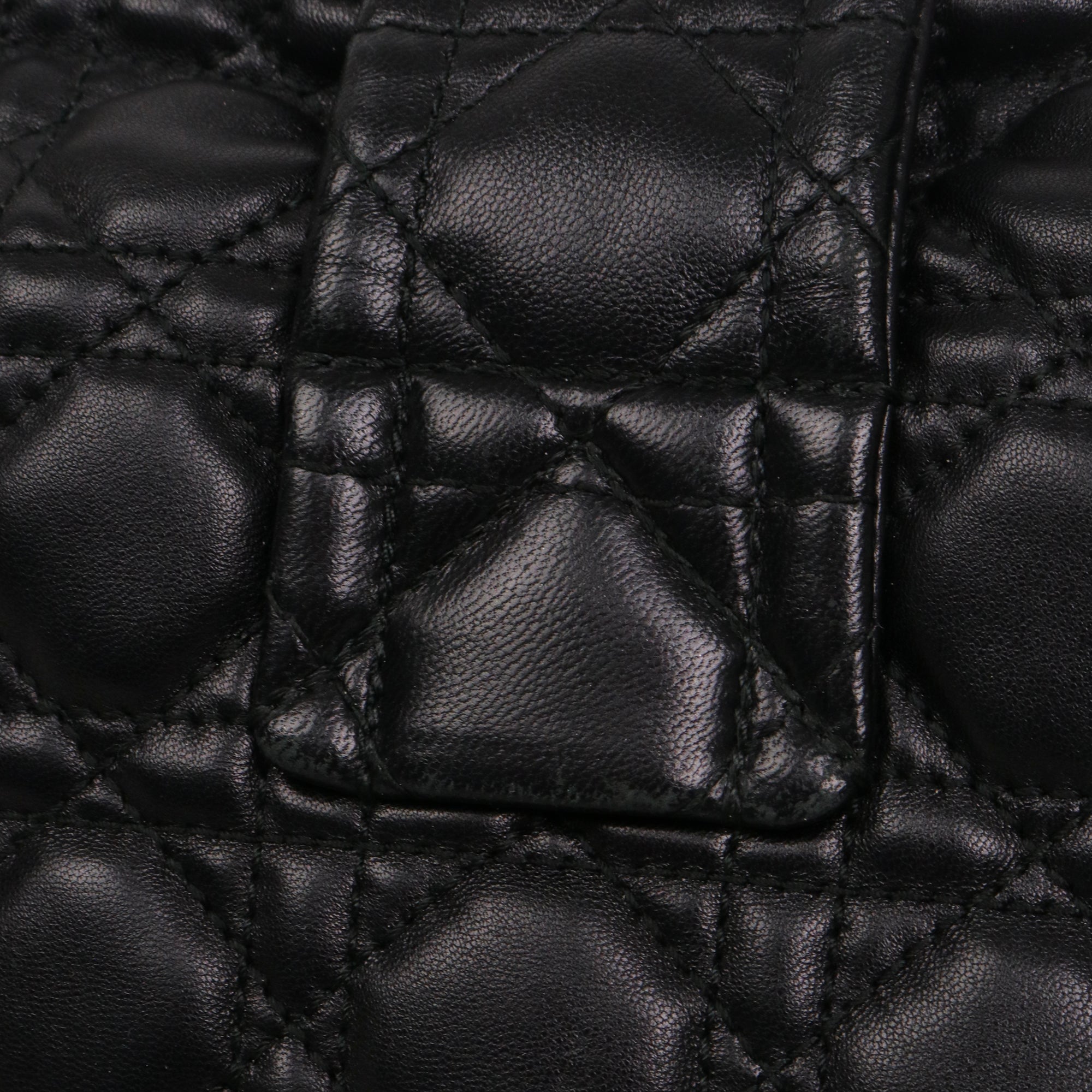 DIOR - Roller shoulder bag in navy blue grained leather