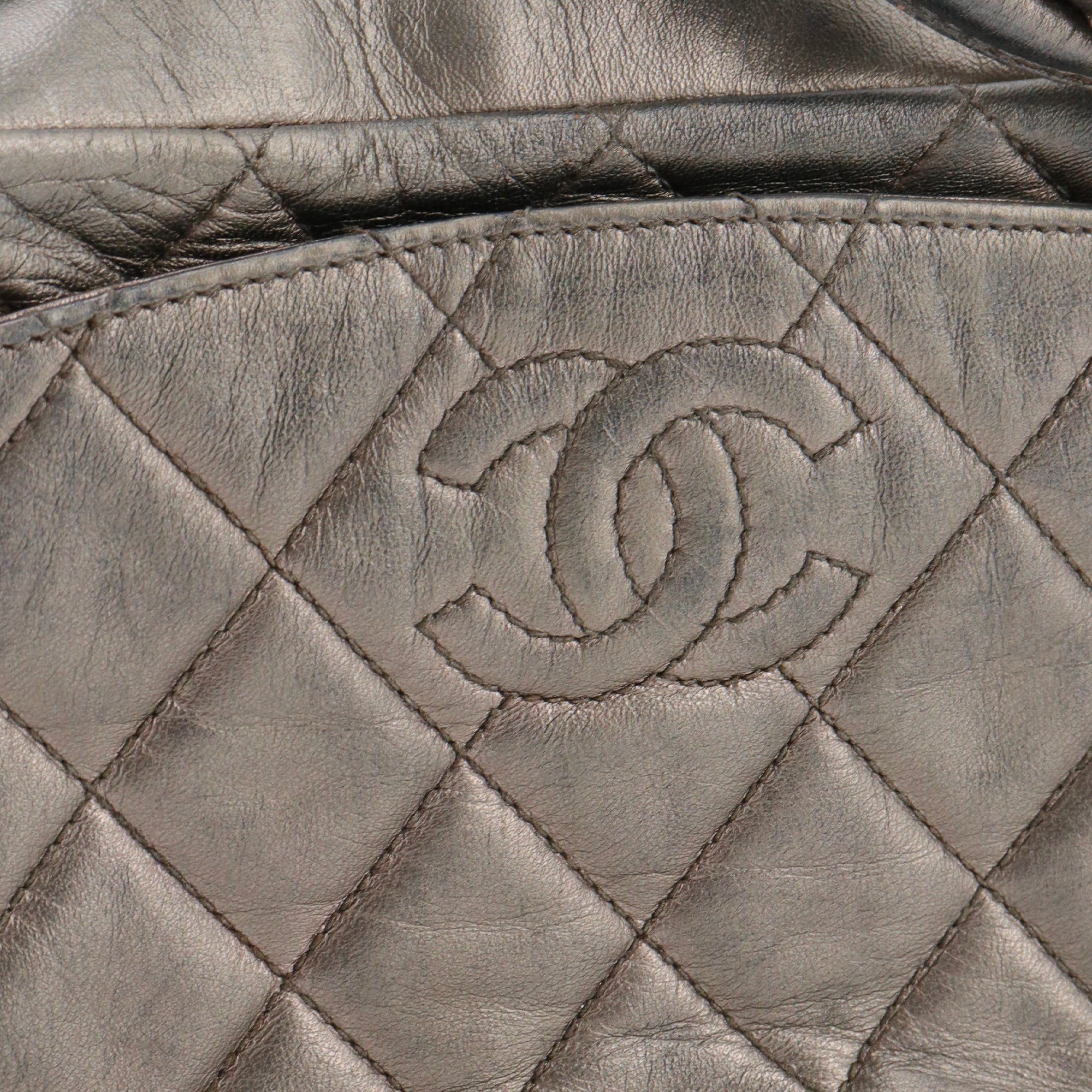CHANEL - Sac à bandoulière Caméra Chanel en cuir mordoré vintage