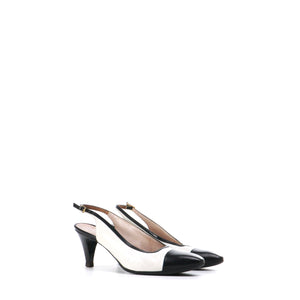 CHANEL - Leather loafers (T39)