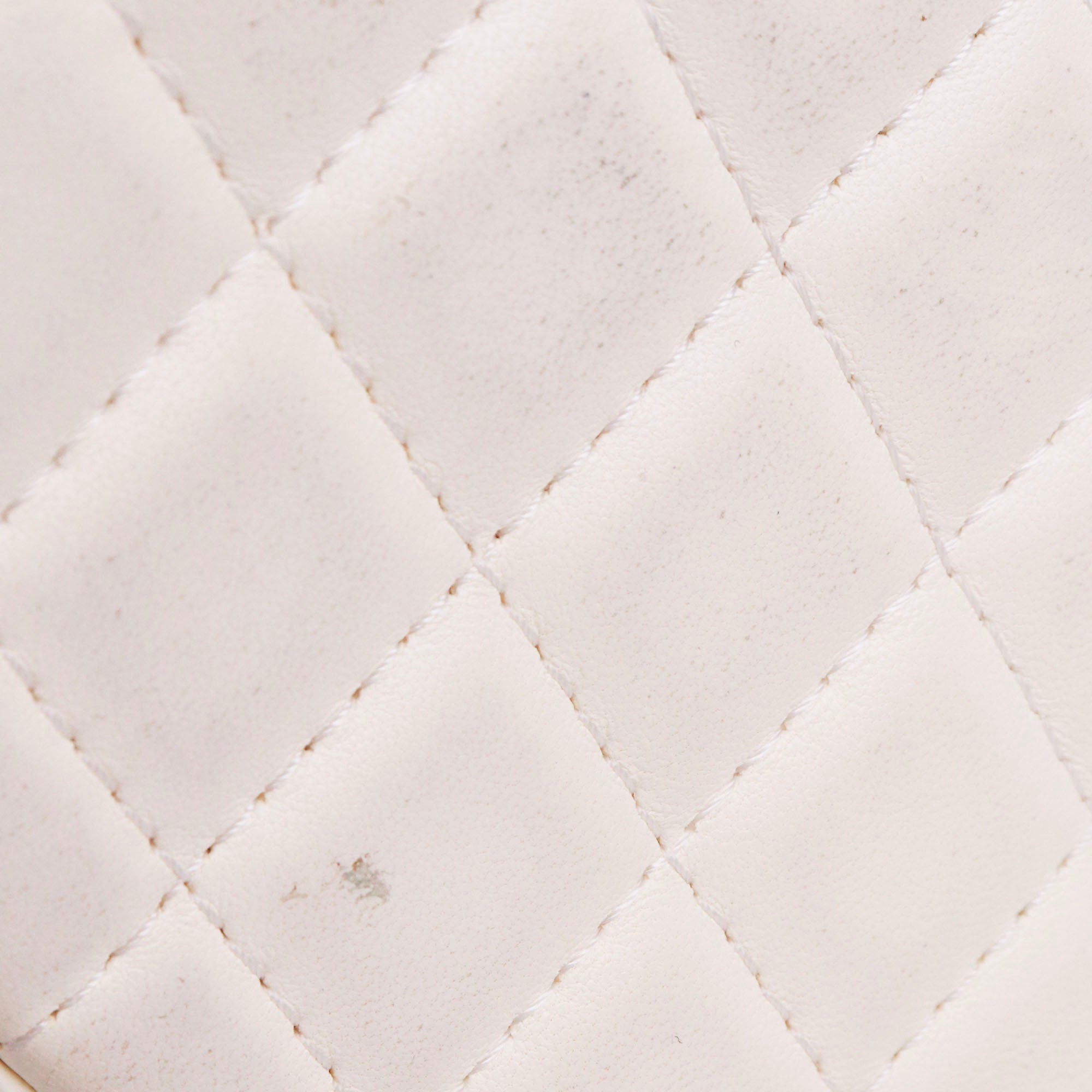 CHANEL - Sac à bandoulière Lifesaver La Pausa en cuir lisse blanc et noir