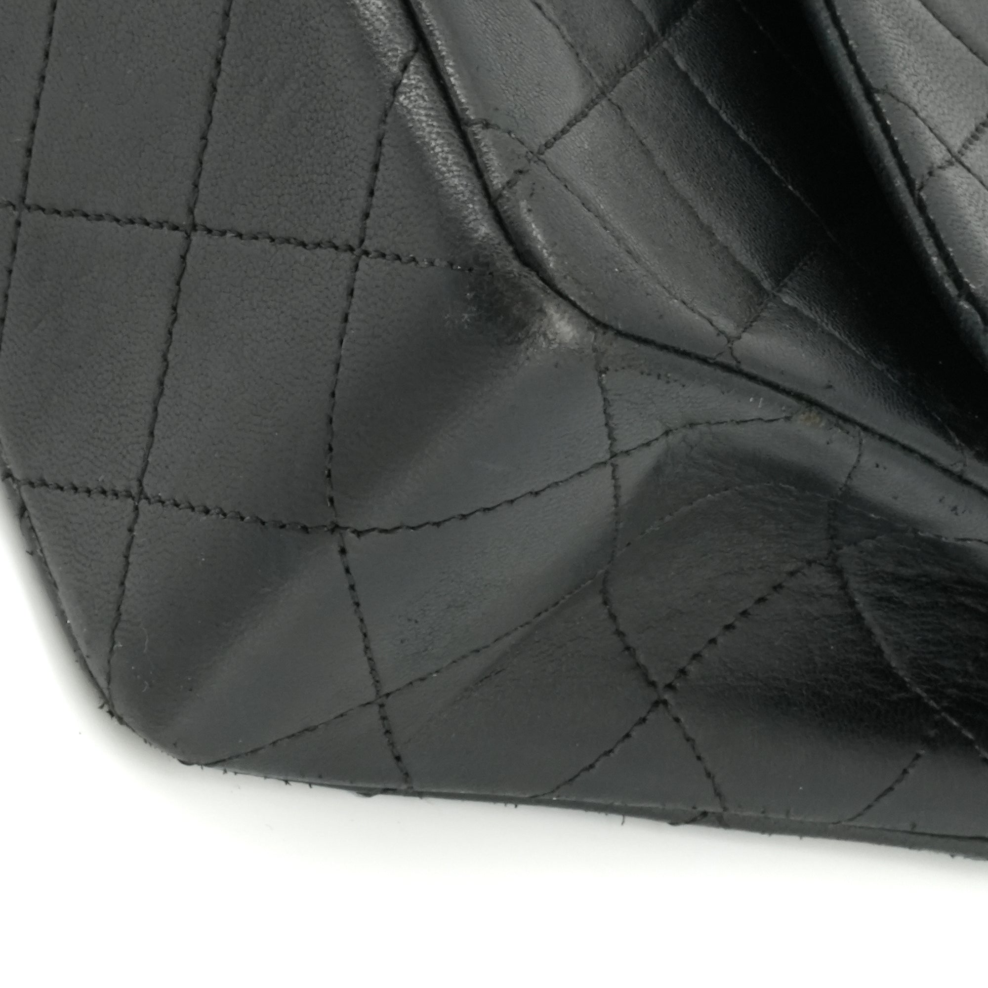 CHANEL - Sac à main Classique/Timeless small Chanel en cuir matelassé noir vintage